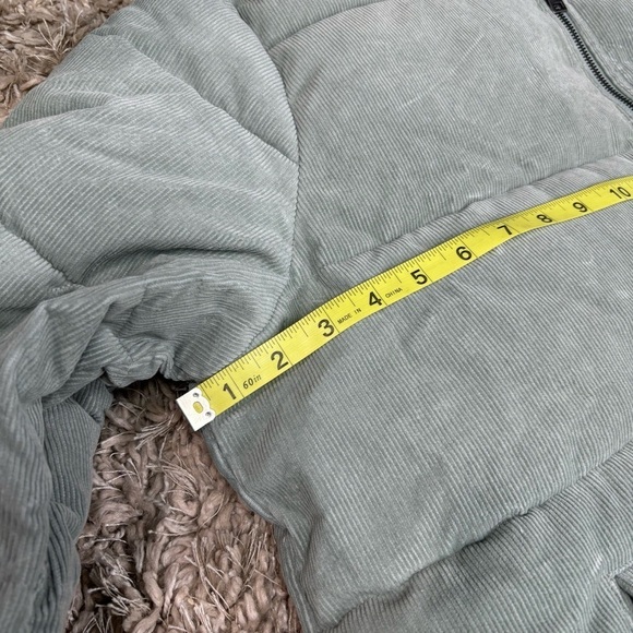 LEVI’S ZOE CORDUROY BUBBLE PUFFER JACKET- COLOR MINT GREEN - Picture 10 of 13